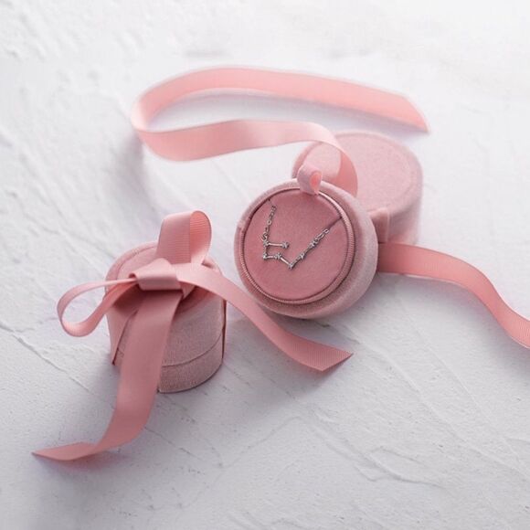 NEW! Pink Crushed Velvet Round Ribbon Jewelry Holder Gift Box - Picture 2 of 11